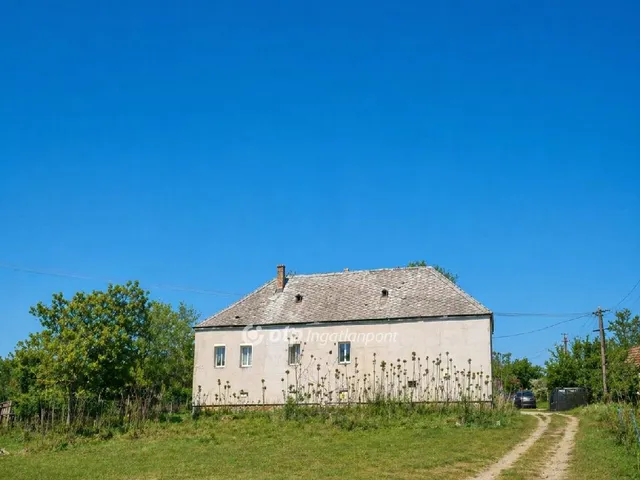 Eladó mezőgazdasági ingatlan Izsák 250 nm