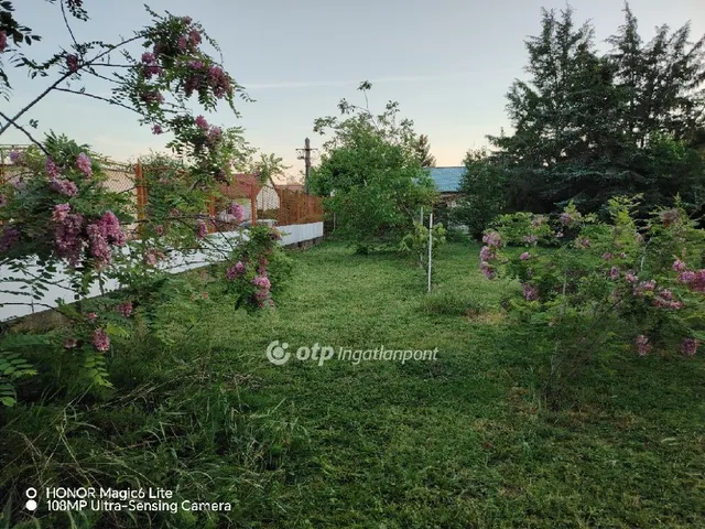 Eladó telek Kecskemét, Petőfiváros 376 nm