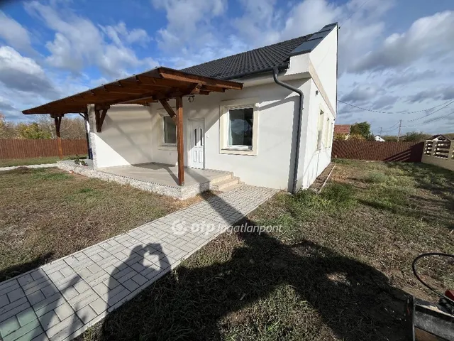 Eladó lakás Tápiószőlős 60 nm