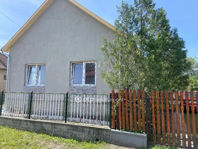 Eladó ház Újszász 56 nm