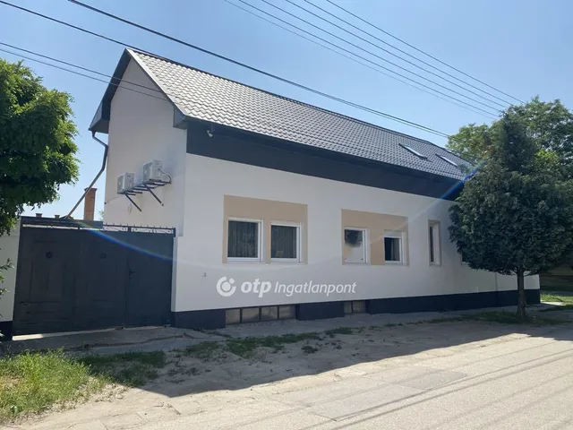 Eladó kereskedelmi és ipari ingatlan Cegléd 627 nm