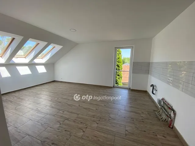 Eladó lakás Cegléd 99 nm