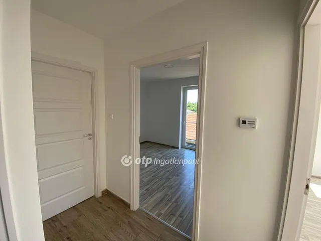 Eladó lakás Cegléd 99 nm