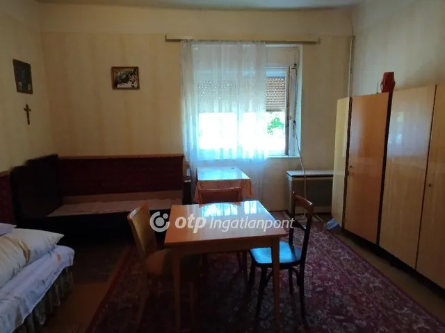 Eladó ház Alattyán, Központi 60 nm