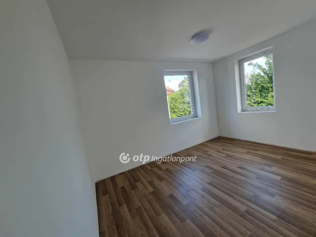 Eladó kereskedelmi és ipari ingatlan Tápiószele 41 nm