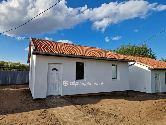 Eladó kereskedelmi és ipari ingatlan Tápiószele 41 nm
