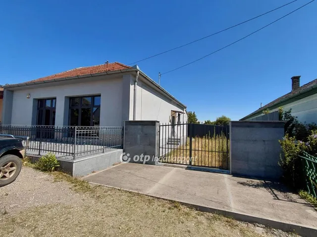 Eladó kereskedelmi és ipari ingatlan Dány 170 nm