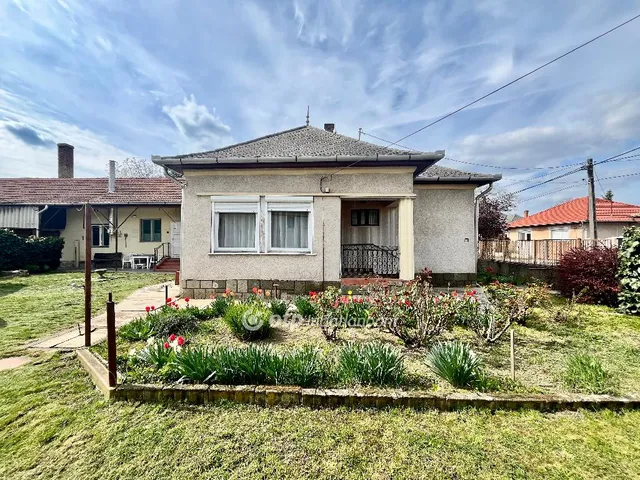 Eladó ház Jászapáti 96 nm