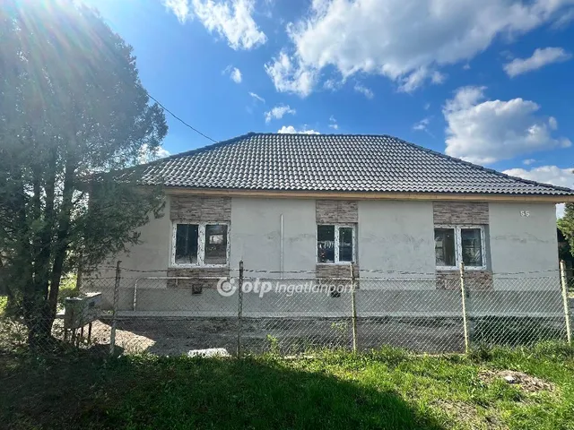 Eladó ház Újszász 79 nm