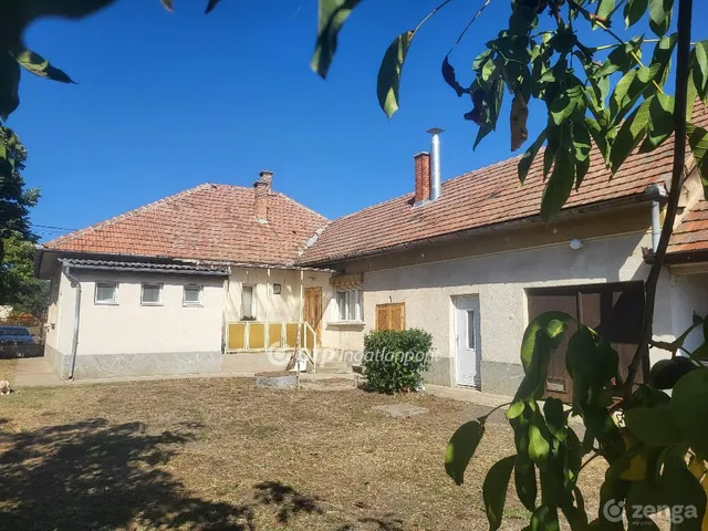 Eladó ház Tóalmás 188 nm