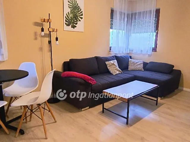 Eladó kereskedelmi és ipari ingatlan Cserkeszőlő 320 nm