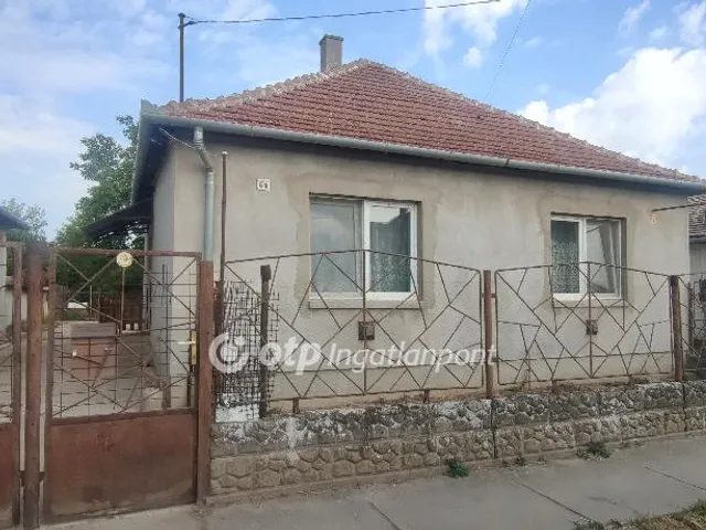 Eladó ház Kengyel 62 nm