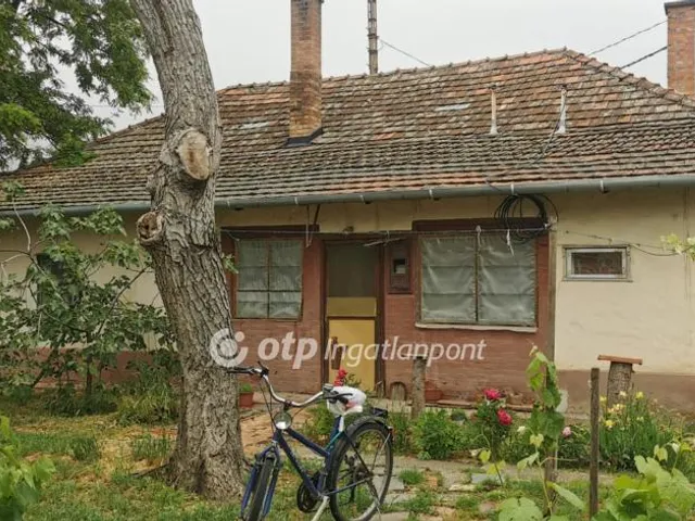 Eladó ház Tiszaföldvár 68 nm