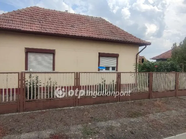 Eladó ház Besenyszög 60 nm