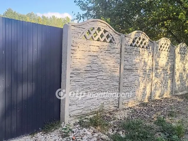 Eladó telek Szolnok 2300 nm