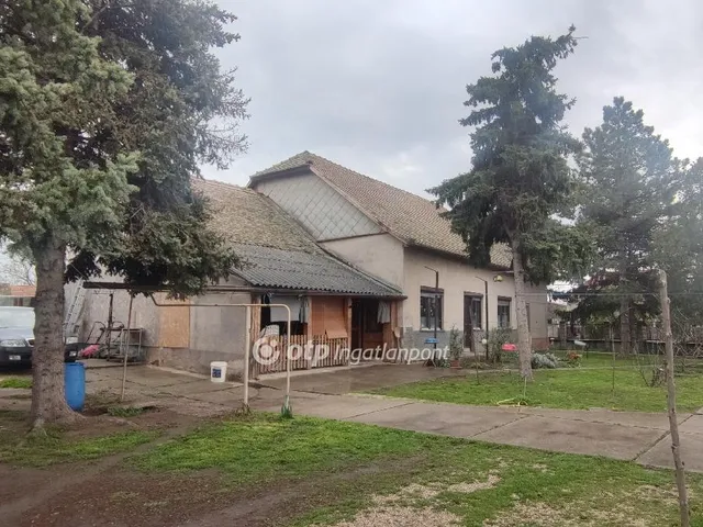 Eladó ház Tiszaföldvár 145 nm