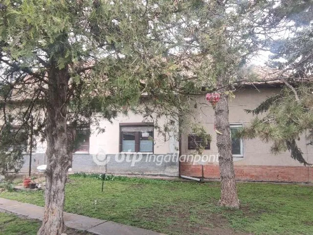 Eladó ház Tiszaföldvár 145 nm