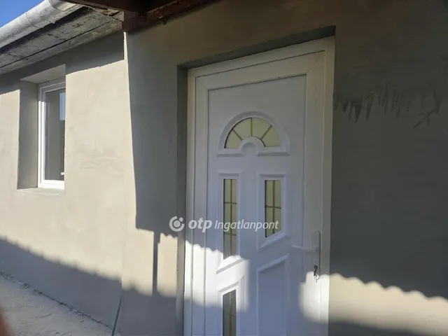 Eladó ház Újszász 65 nm