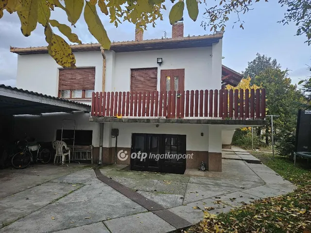 Eladó ház Tiszajenő 178 nm