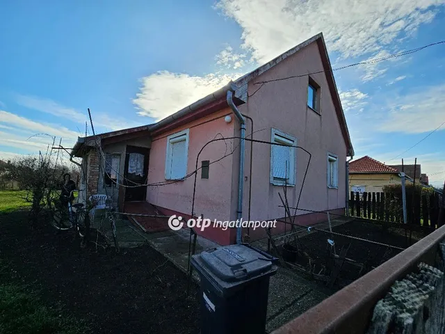 Eladó ház Tiszaföldvár 76 nm