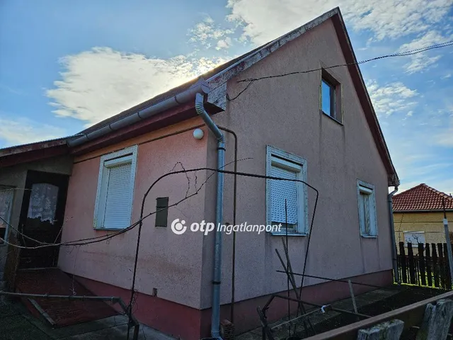 Eladó ház Tiszaföldvár 76 nm