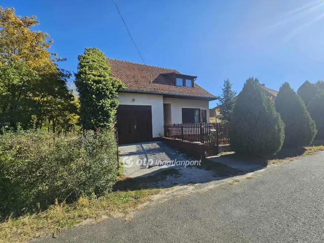 Eladó ház Tiszajenő 132 nm