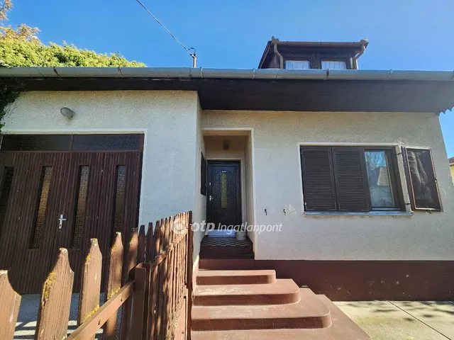 Eladó ház Tiszajenő 132 nm