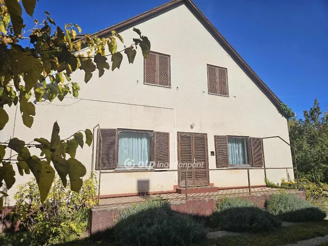 Eladó ház Tiszajenő 132 nm
