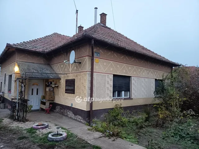 Eladó ház Tiszaföldvár 74 nm
