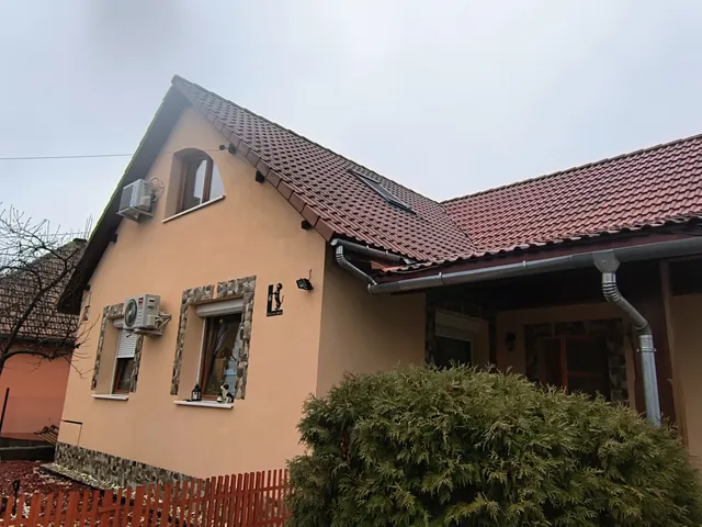 Eladó ház Tápiószele 200 nm