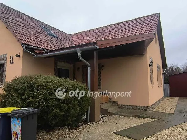 Eladó ház Tápiószele 170 nm