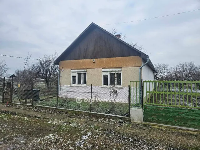 Eladó ház Tiszasüly 80 nm