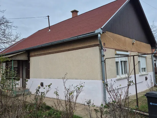 Eladó ház Tiszasüly 80 nm