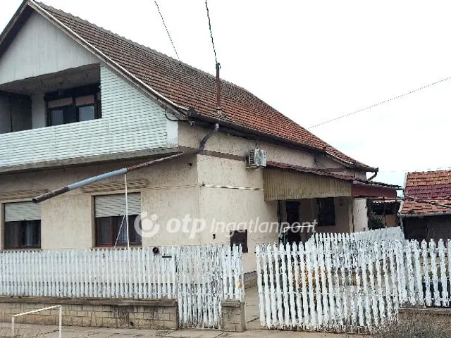 Eladó ház Tiszaföldvár 160 nm