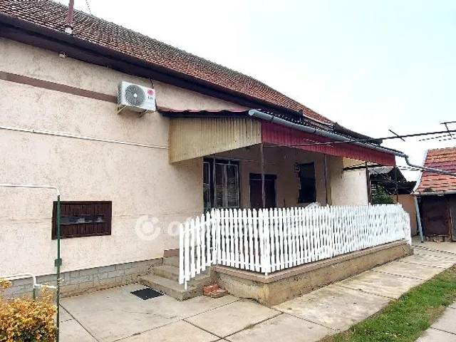 Eladó ház Tiszaföldvár 160 nm