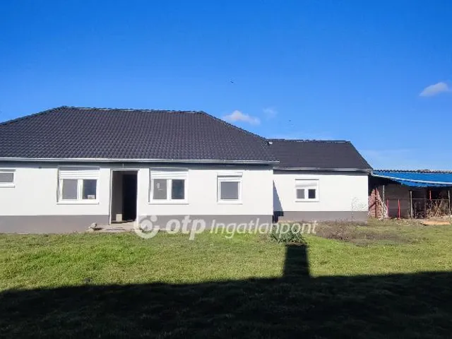 Eladó ház Tiszaföldvár 84 nm