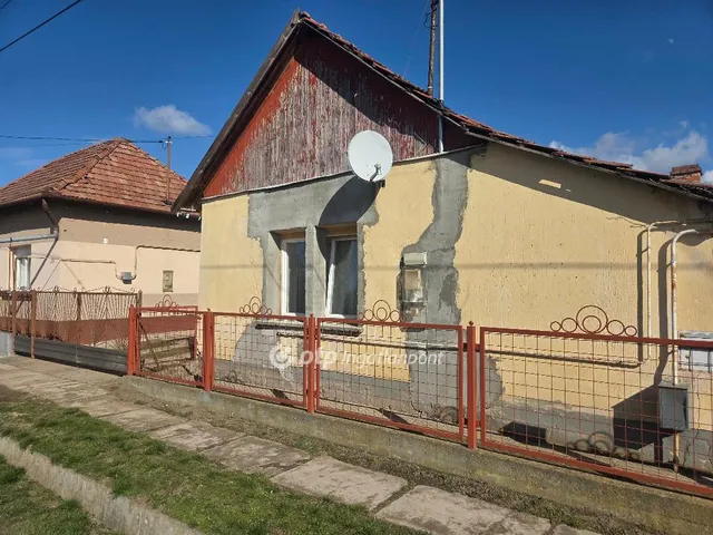 Eladó ház Tiszagyenda 72 nm