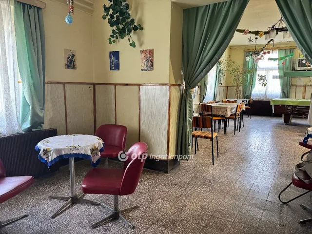 Eladó kereskedelmi és ipari ingatlan Szolnok 90 nm