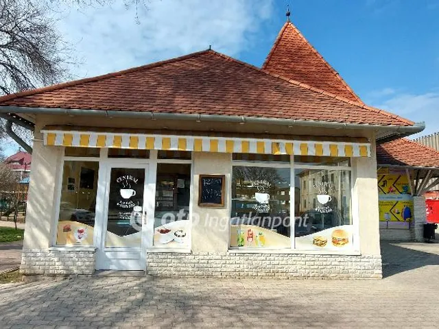 Eladó kereskedelmi és ipari ingatlan Kunszentmárton 33 nm