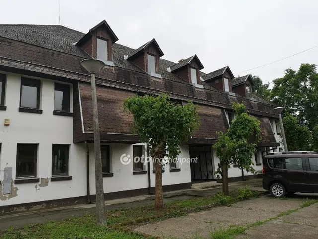 Eladó kereskedelmi és ipari ingatlan Kunszentmárton 2320 nm