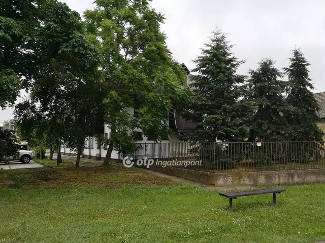 Eladó kereskedelmi és ipari ingatlan Kunszentmárton 2320 nm