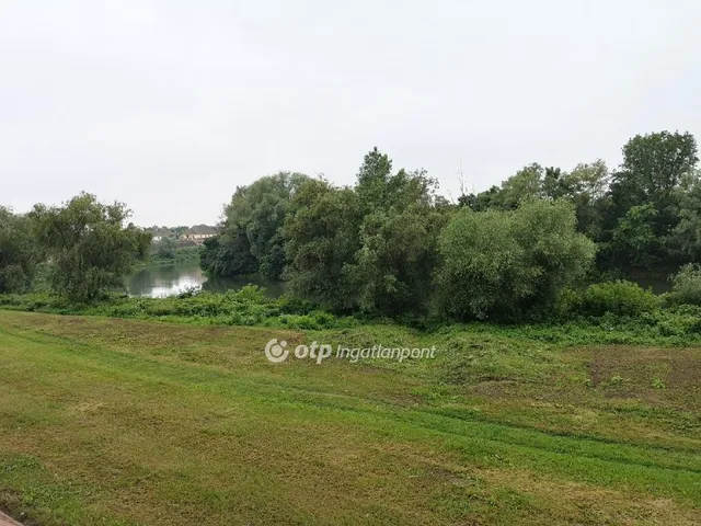 Eladó kereskedelmi és ipari ingatlan Kunszentmárton 2320 nm