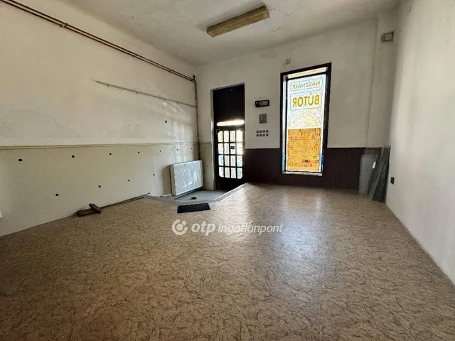 Eladó kereskedelmi és ipari ingatlan Szolnok 70 nm
