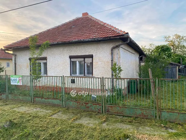 Eladó ház Besenyszög 60 nm