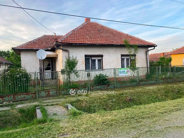 Eladó ház Besenyszög 60 nm