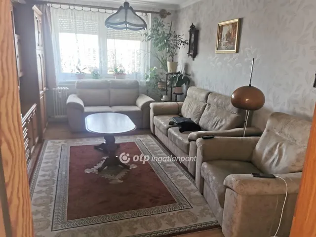 Eladó lakás Szolnok 71 nm