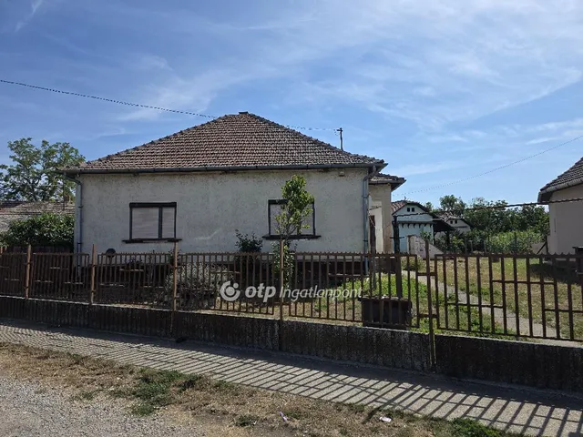 Eladó ház Tiszaszőlős 84 nm