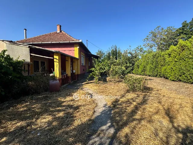 Eladó ház Újszász 95 nm