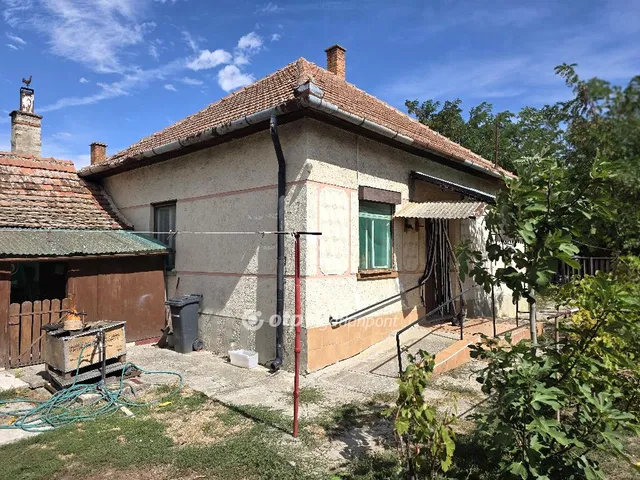 Eladó ház Öcsöd 68 nm