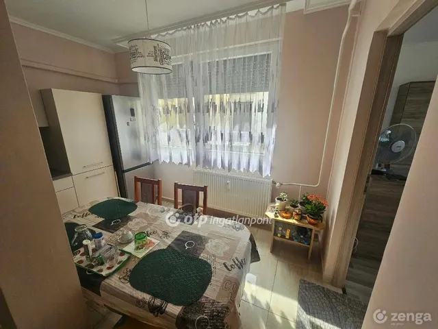 Eladó lakás Szolnok 54 nm